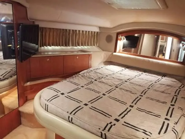 Sea Ray 46 Flybridge — photo 8