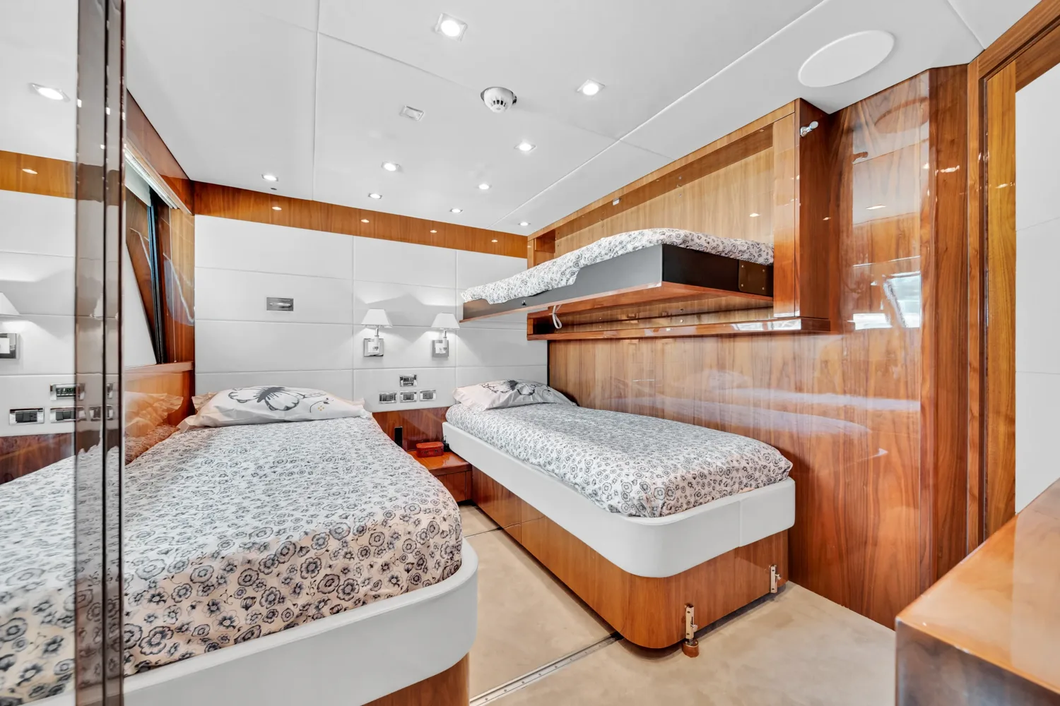 Charter 120 "Viva la Vida" — photo 3