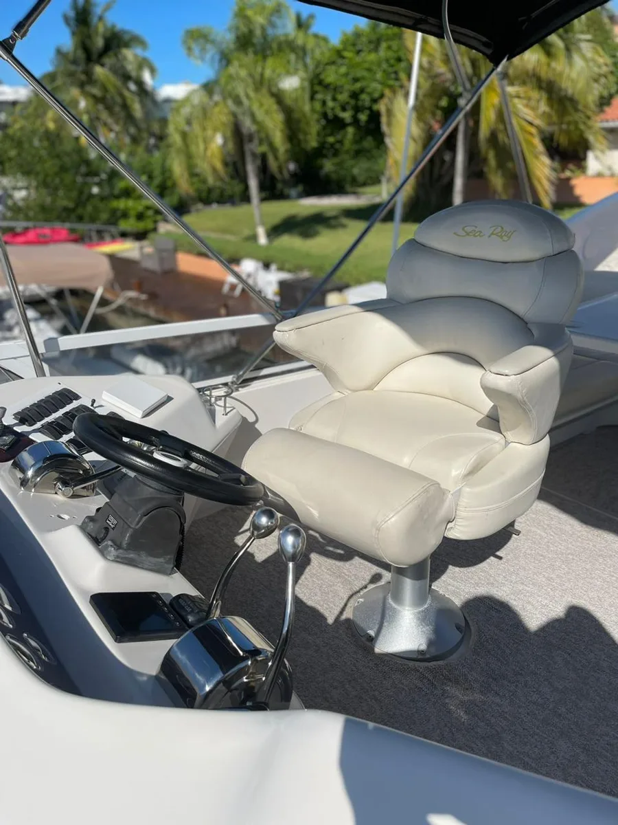 Sea Ray 46 Flybridge — photo 2
