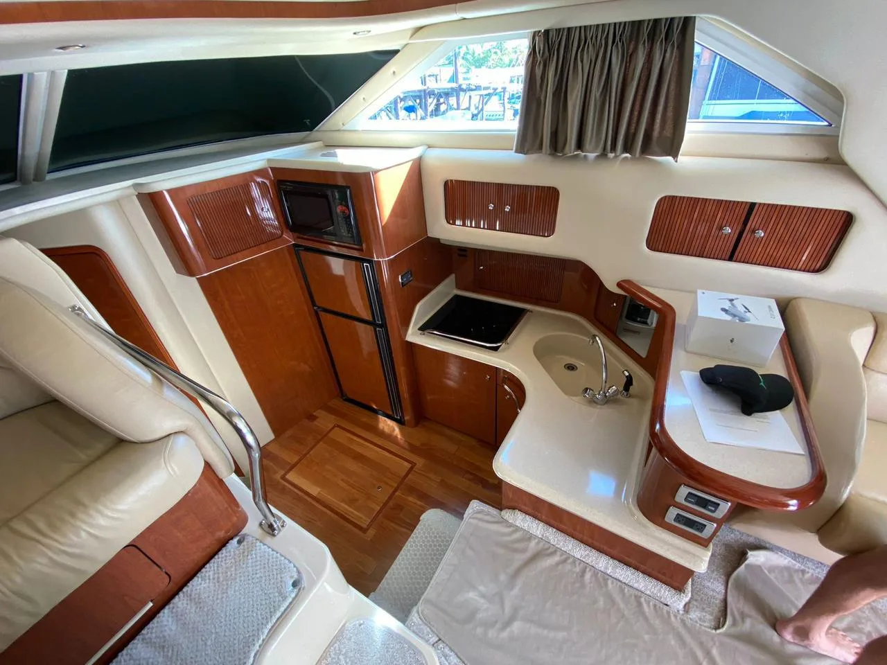 Sea Ray 46 Flybridge — photo 7