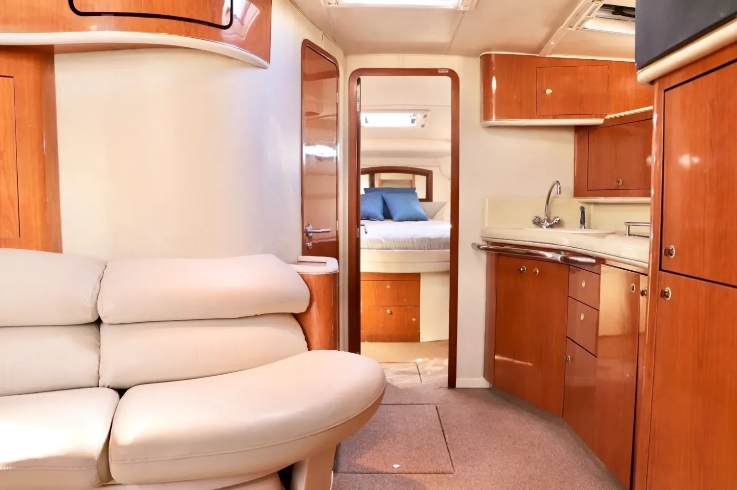 Sea Ray 46 — photo 8