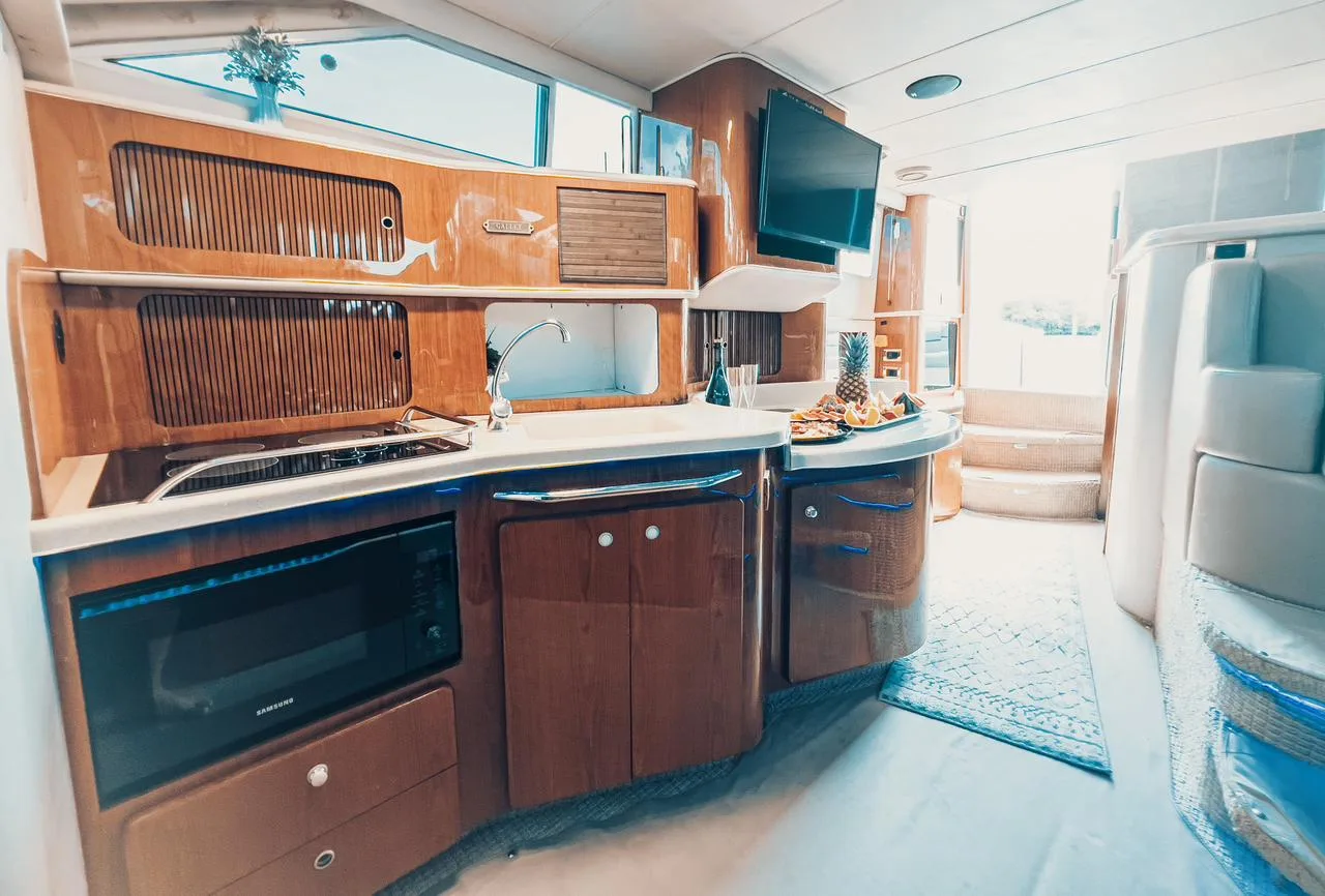 Sea Ray 50 Flybridge — photo 13