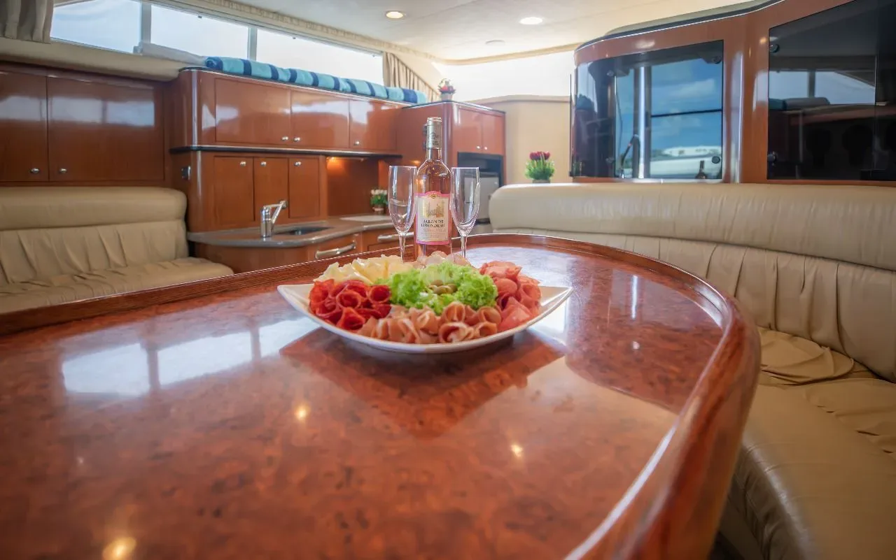 Sea Ray 46 Flybridge — photo 10