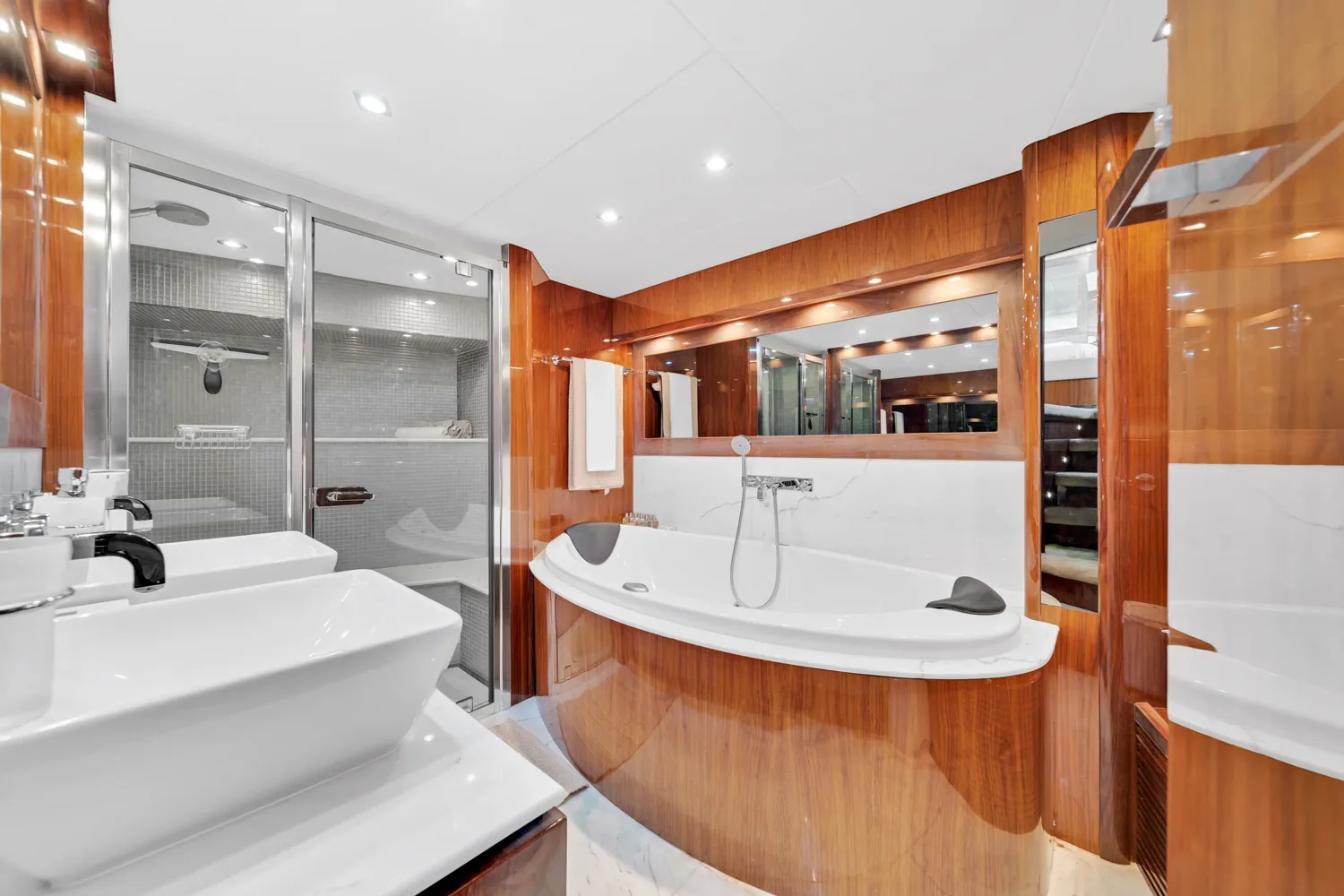 Charter 120 "Viva la Vida" — photo 4