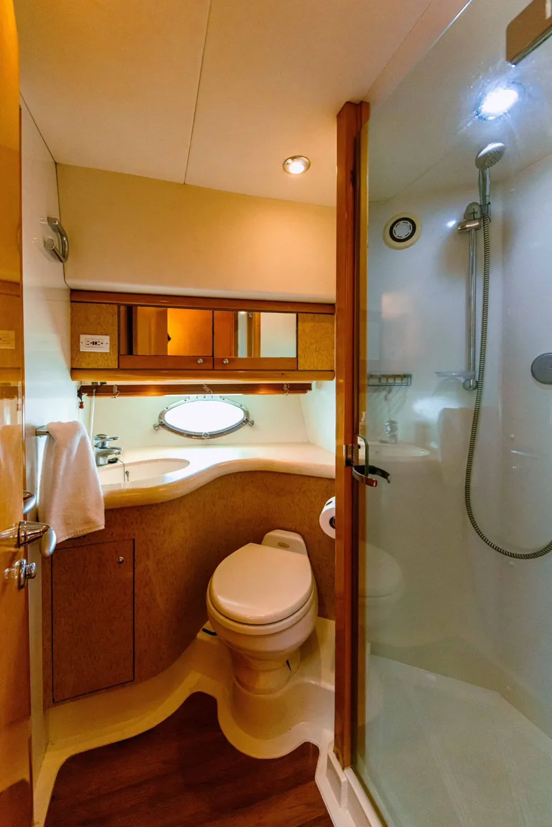 Azimut 65 Flybridge — photo 14