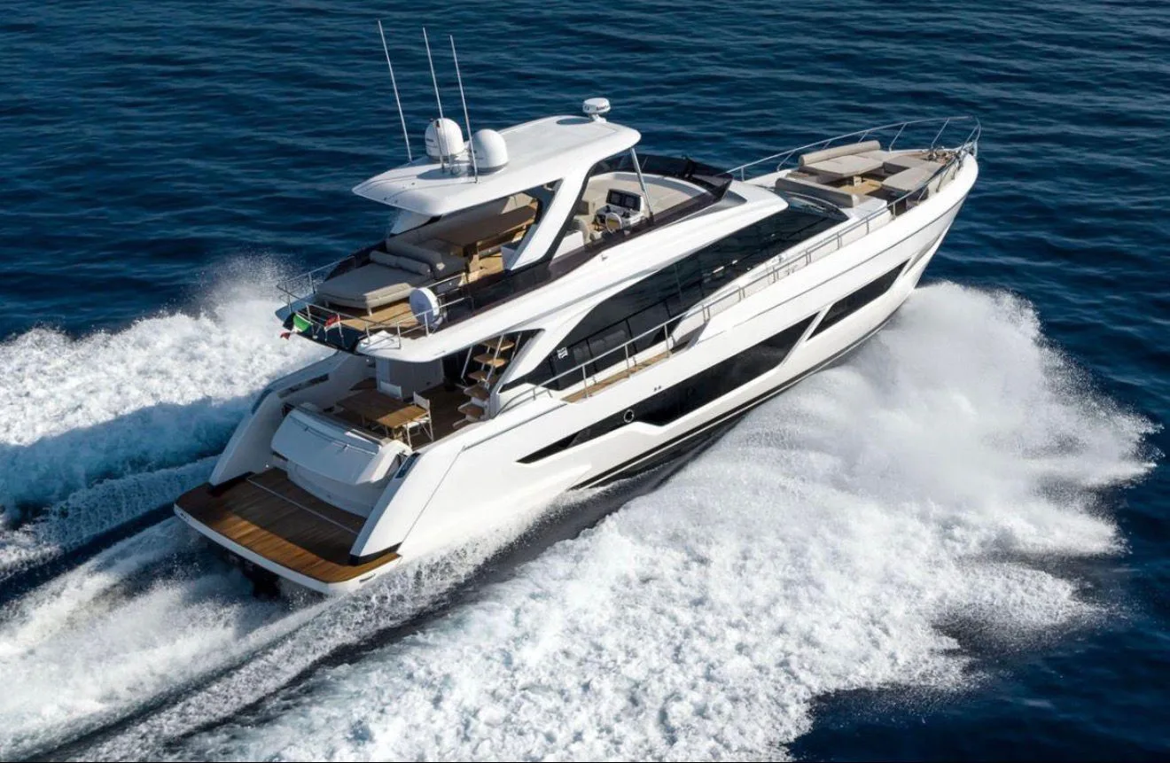 Ferretti 70