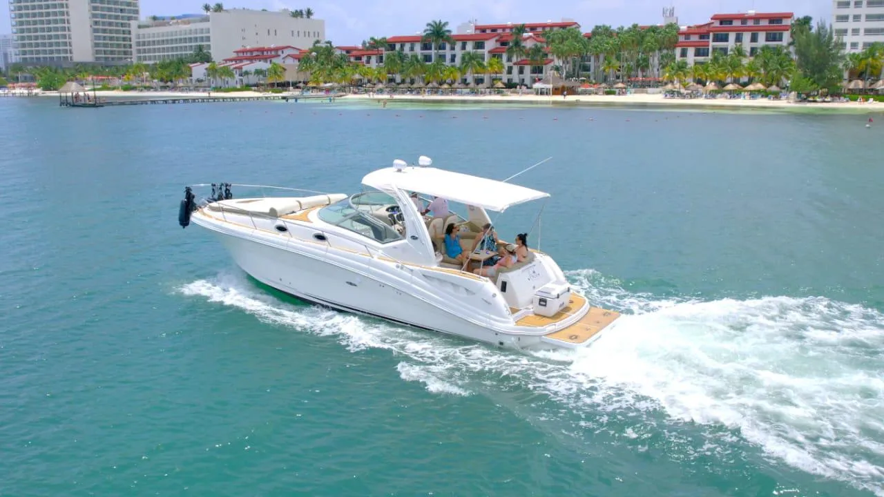 Sea Ray 38 Sundancer — photo 2