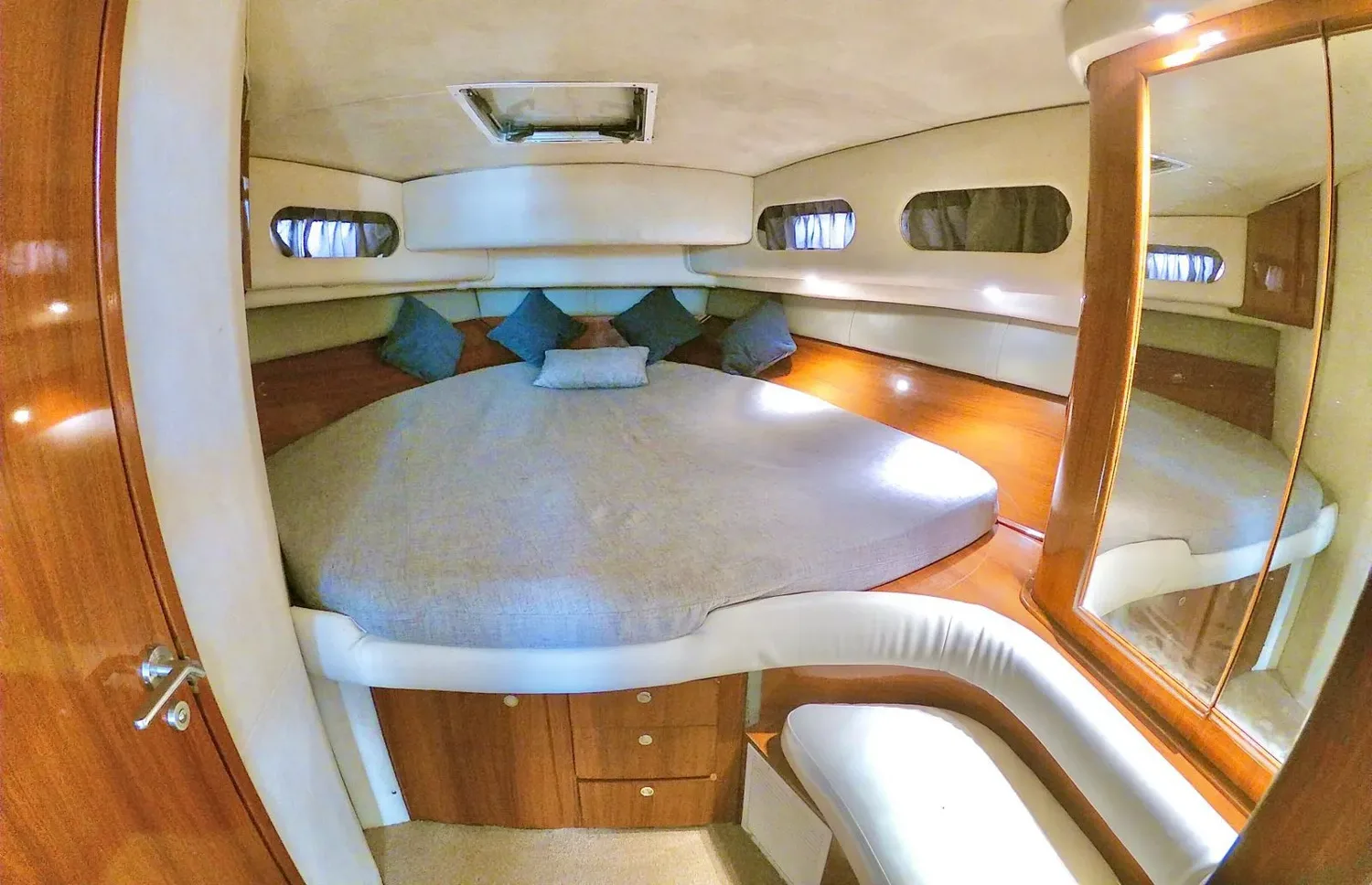 Sea Ray 46 Flybridge — photo 14
