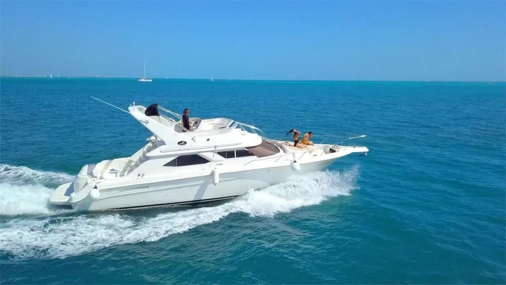 Sea Ray 46 Flybridge — photo 1