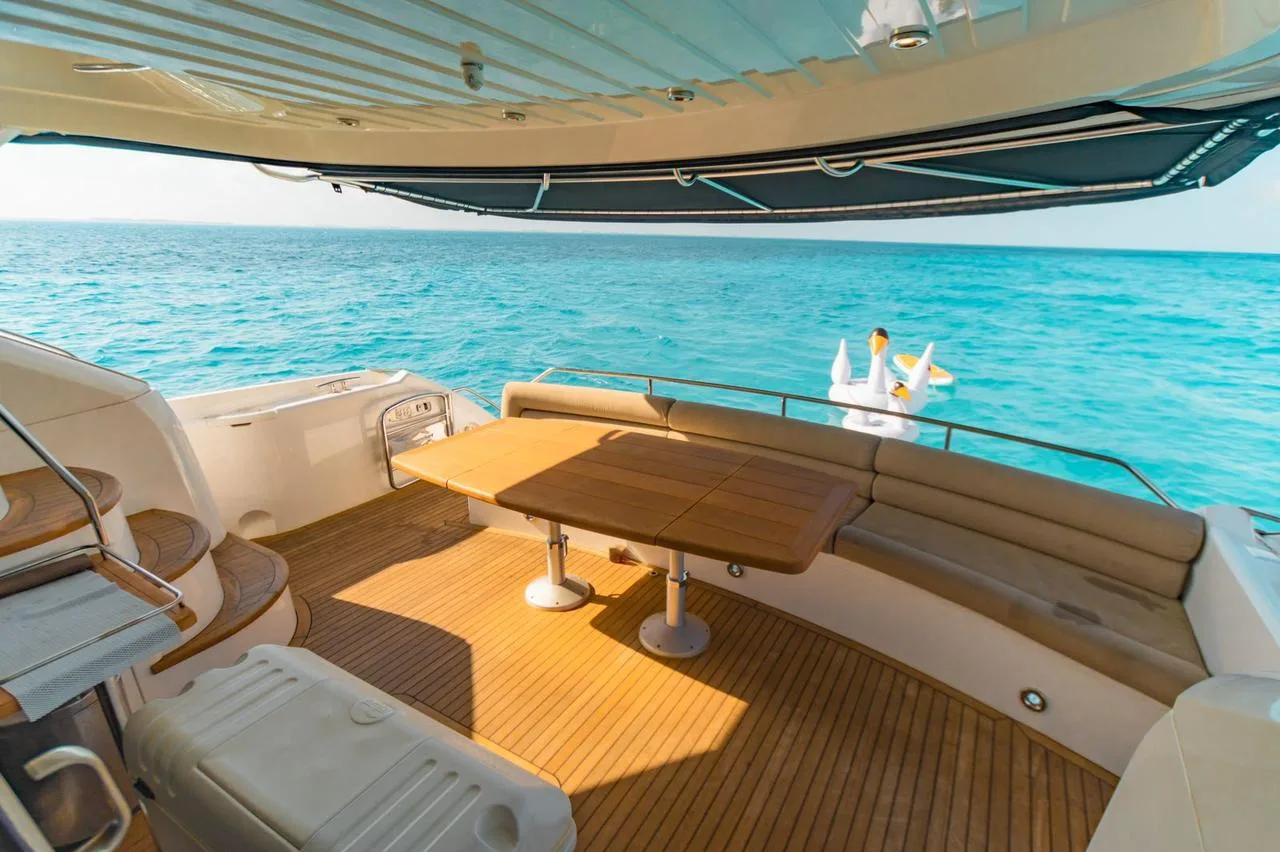 Azimut 64 — photo 3