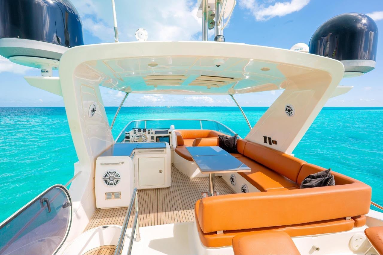 Flybridge and helm