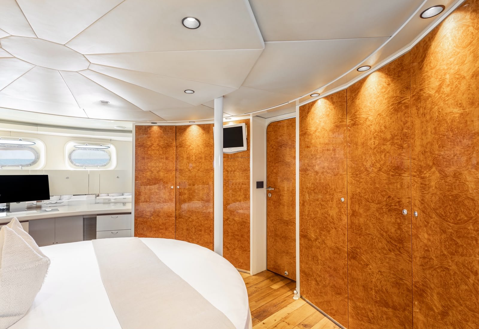 Camarote interior — yate de 115 pies