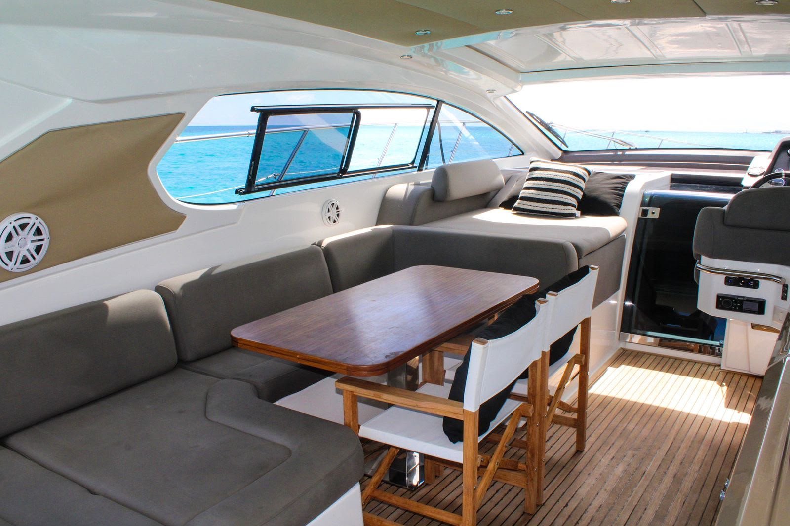 Puesto de mando y salón abierto — Azimut 55 Sport