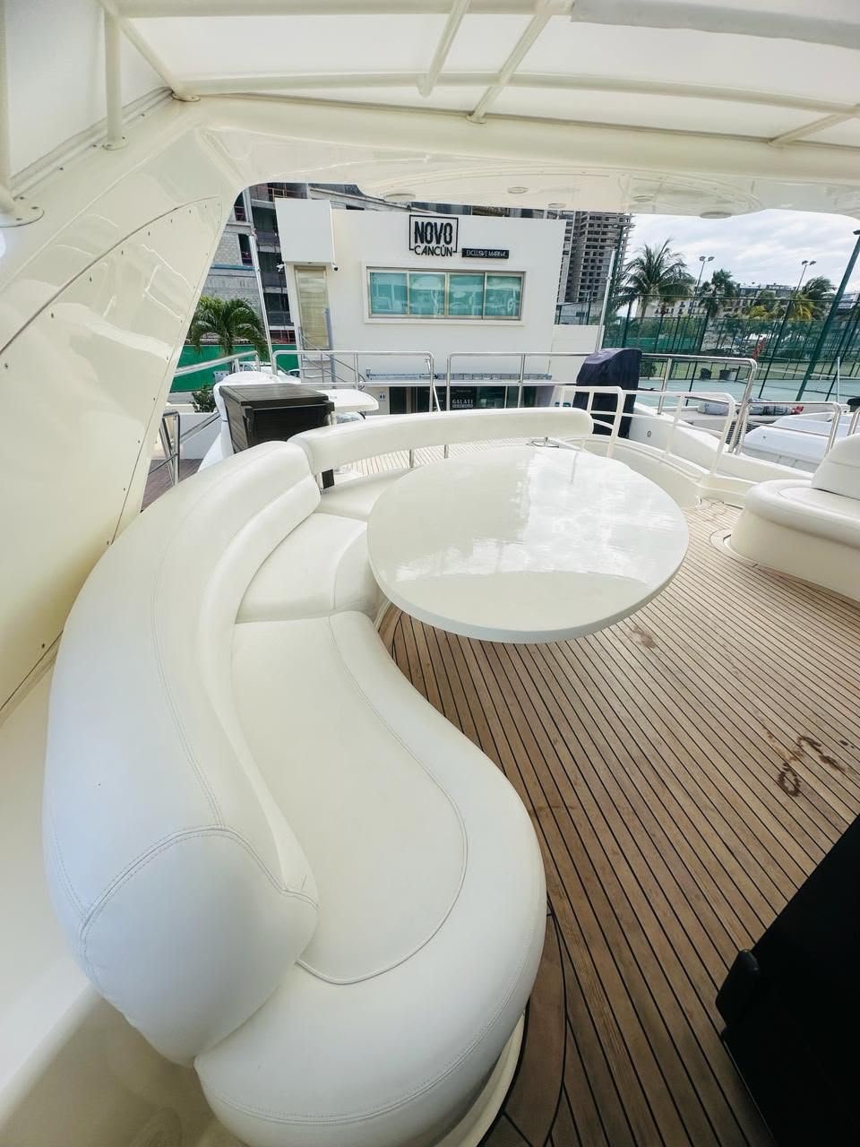 Asientos curvos de cubierta — Azimut 85