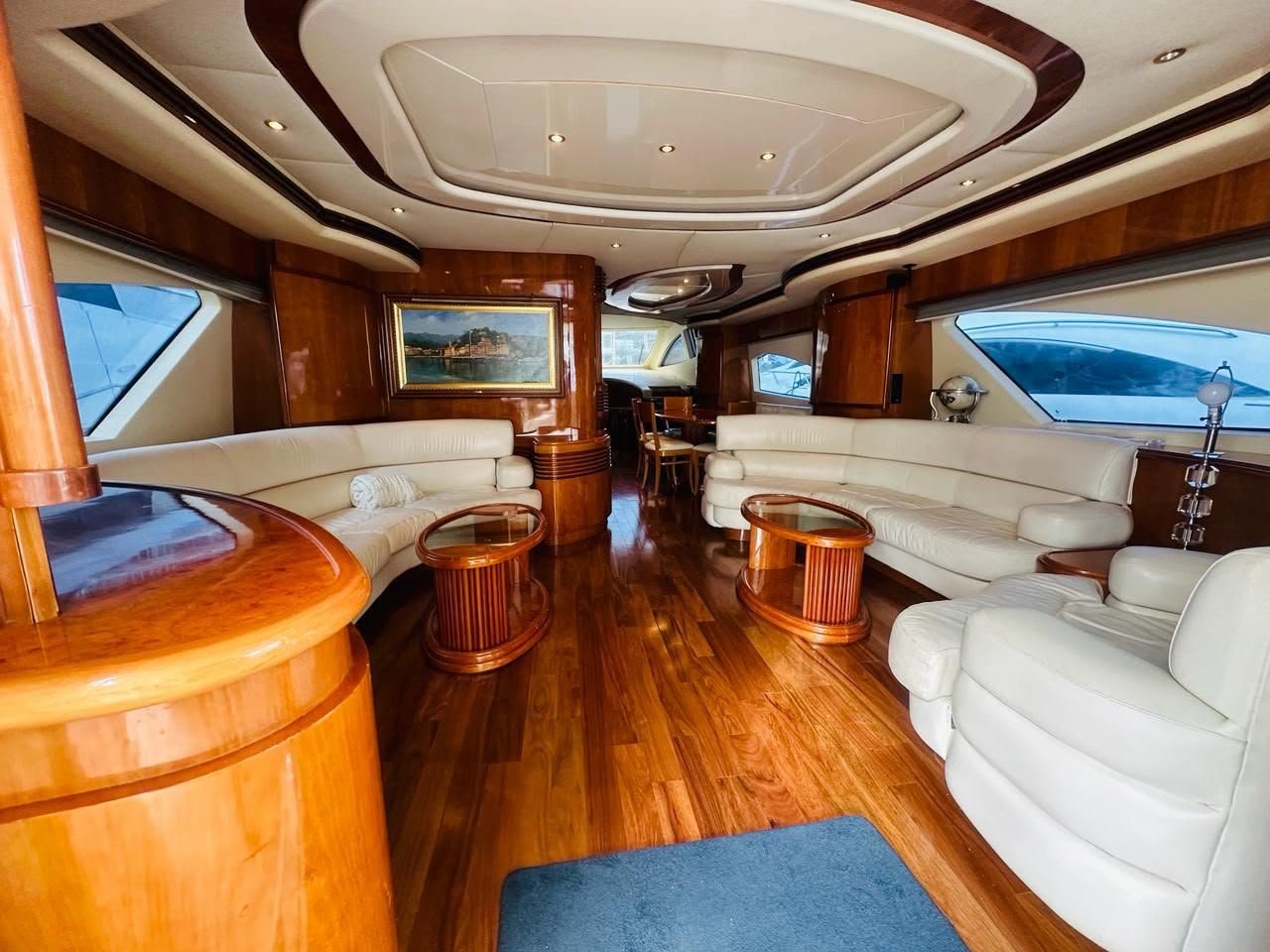 Salón y zona de comedor — Azimut 85