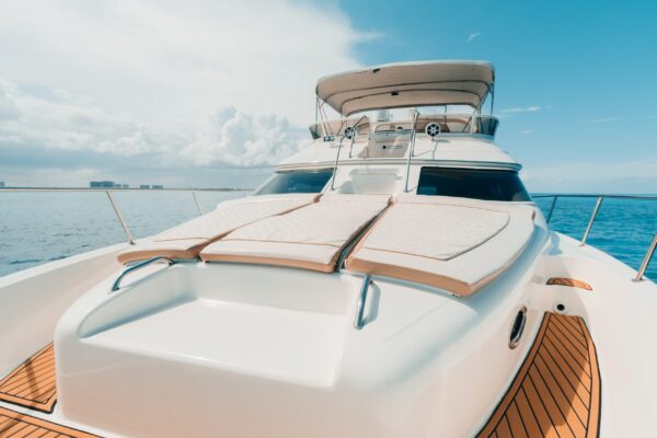 21. SEARAY Flybridge 55ft - Image 4