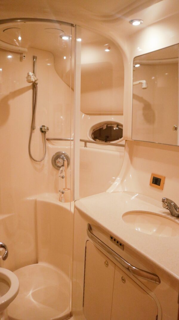 21. SEARAY Flybridge 55ft - Image 13