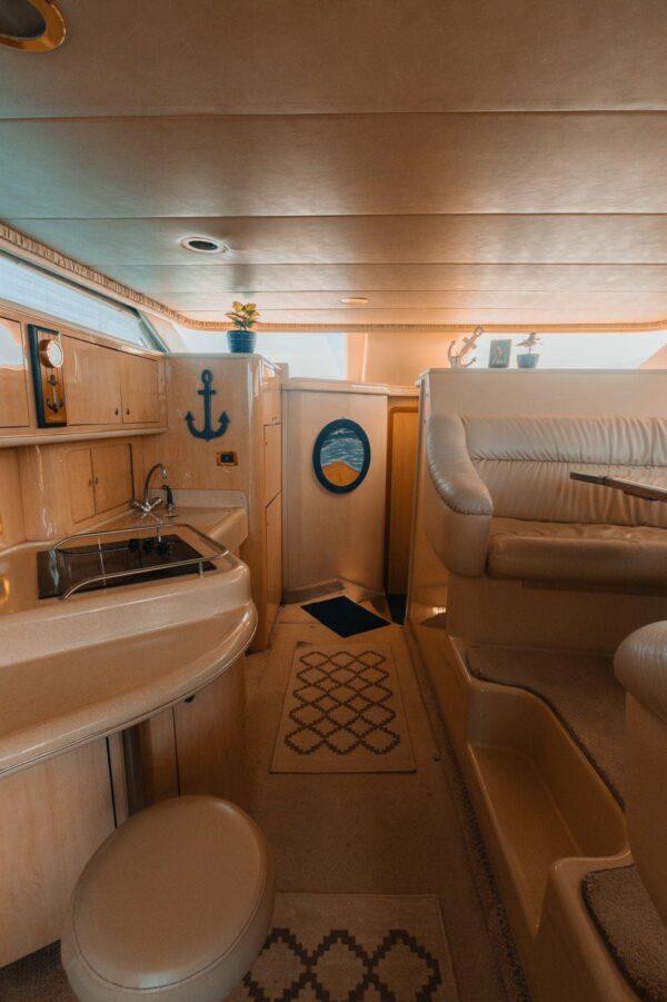 21. SEARAY Flybridge 55ft - Image 11