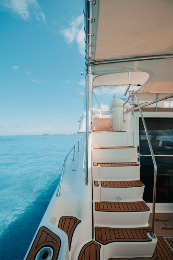 21. SEARAY Flybridge 55ft - Image 10