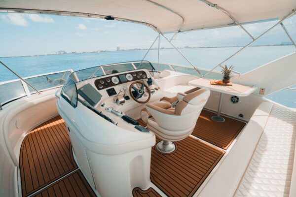 21. SEARAY Flybridge 55ft - Image 12