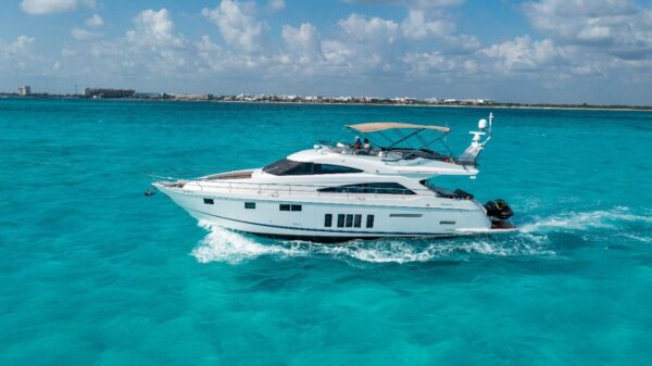 16.FAIRLINE 70 FT